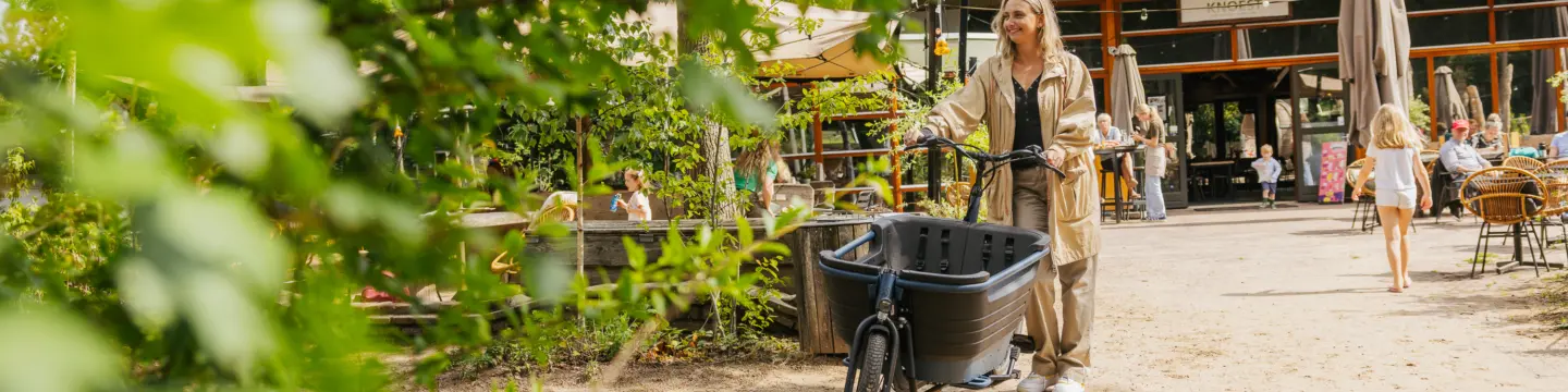 Geversduin knoest bakfiets terras zomers speeltuin